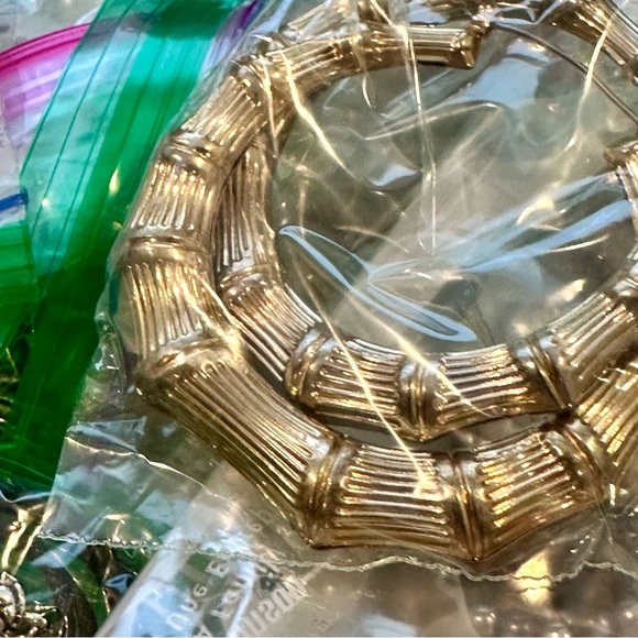 Over 4lbs of Fun Jewelry!! - Picture 2 of 10